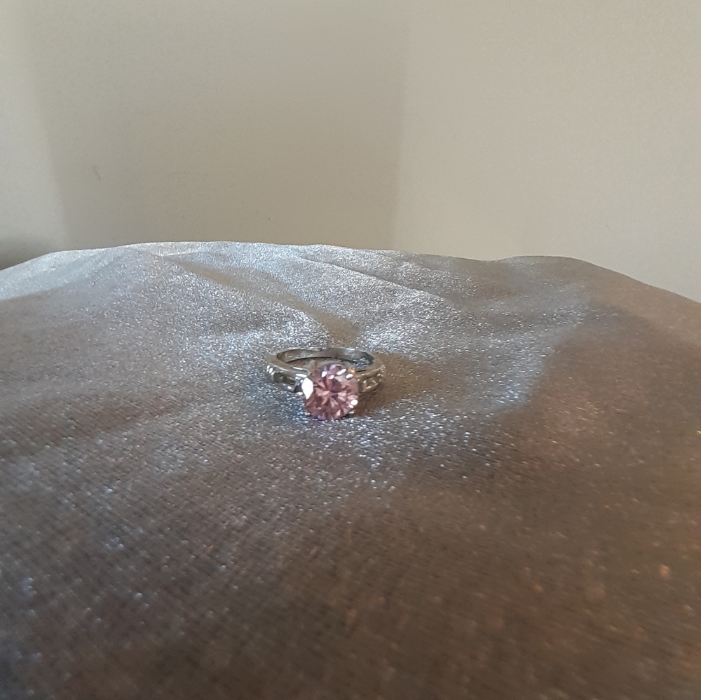 Silver Tone Ring with Pink Rhinestone in a Size 6 3/4 - Picture 8 of 14